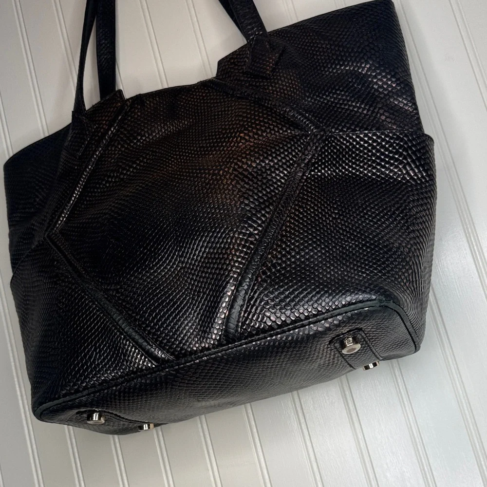 Kelly Wynne Paint the Town Tote in Black & Gold Snakeskin‎ Textured